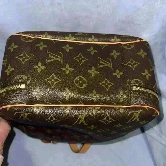 Louis Vuitton Monogram Excursion Shoe Bag - Picture 7 of 9
